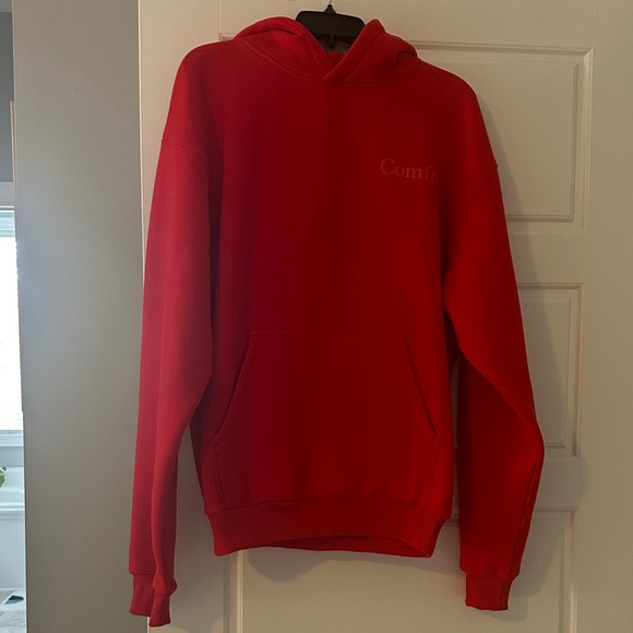 Never worn Comfrt minimalist hoodie in crimson - Picture 2 of 5